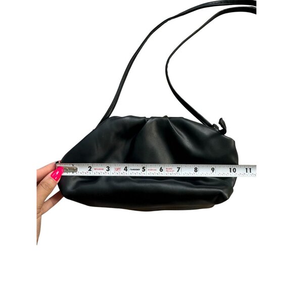 BLACK Ruched Clamshell Structured Crossbody Bag - Picture 6 of 7